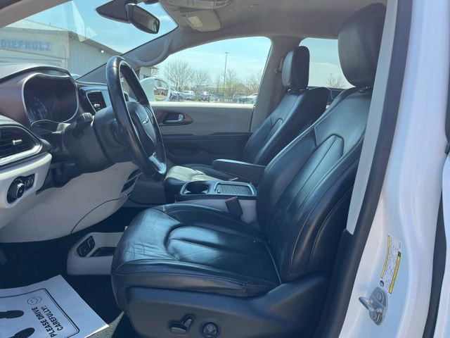 Used 2018 Chrysler Pacifica Touring-L Plus image 11