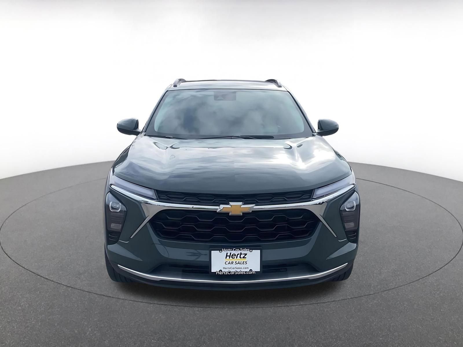 Used 2025 Chevrolet Trax LT w/ LT Convenience Package image 4