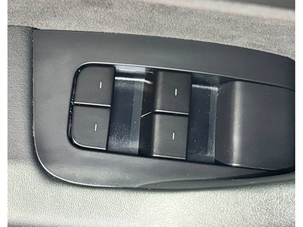 Used 2025 Tesla Model Y Long Range image 34