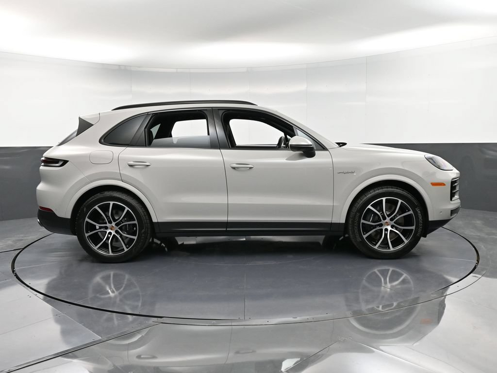 Certified 2026 Porsche Cayenne E-Hybrid AWD/4WD image 9
