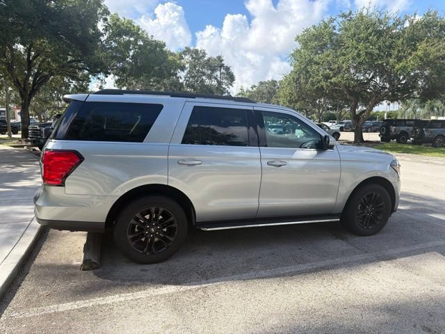 Used 2023 Ford Expedition XLT RWD image 3