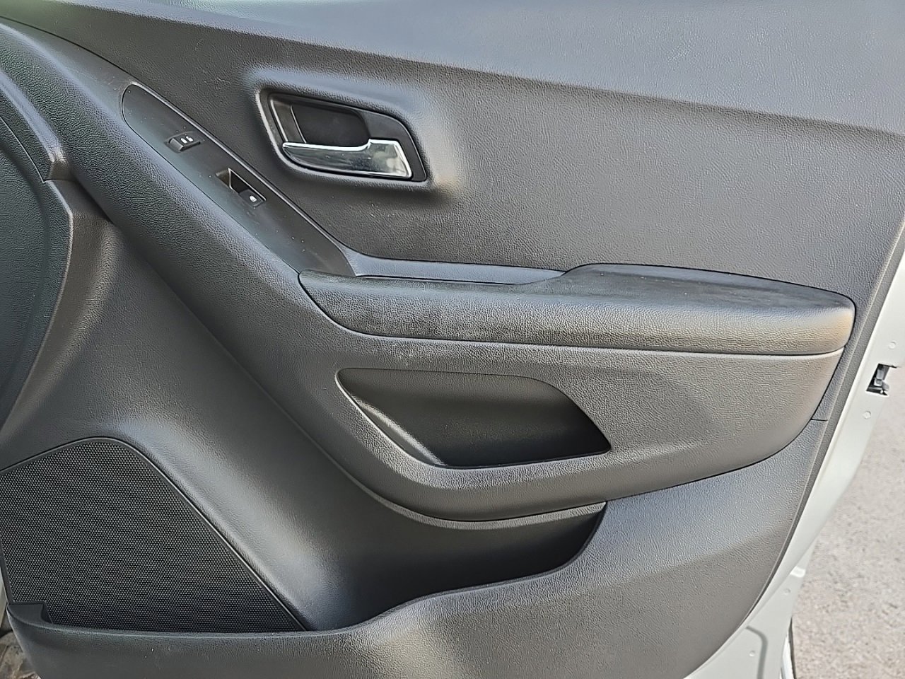 Certified 2021 Chevrolet Trax LS w/ Tint and Cruise Package image 32