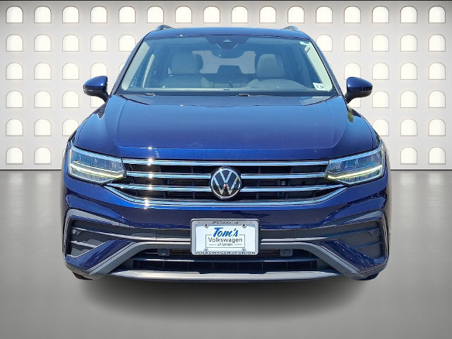 Used 2023 Volkswagen Tiguan SE w/ Panoramic Sunroof Package AWD/4WD image 2