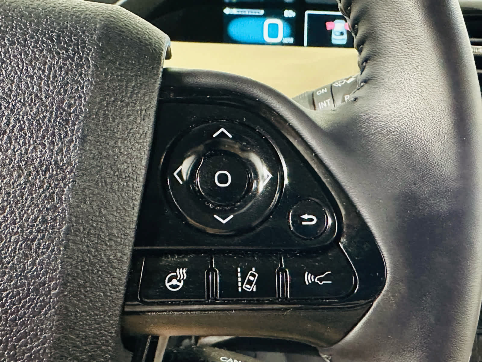 Used 2020 Toyota Prius XLE AWD/4WD image 16