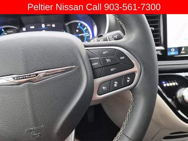Used 2024 Chrysler Pacifica Limited FWD image 32