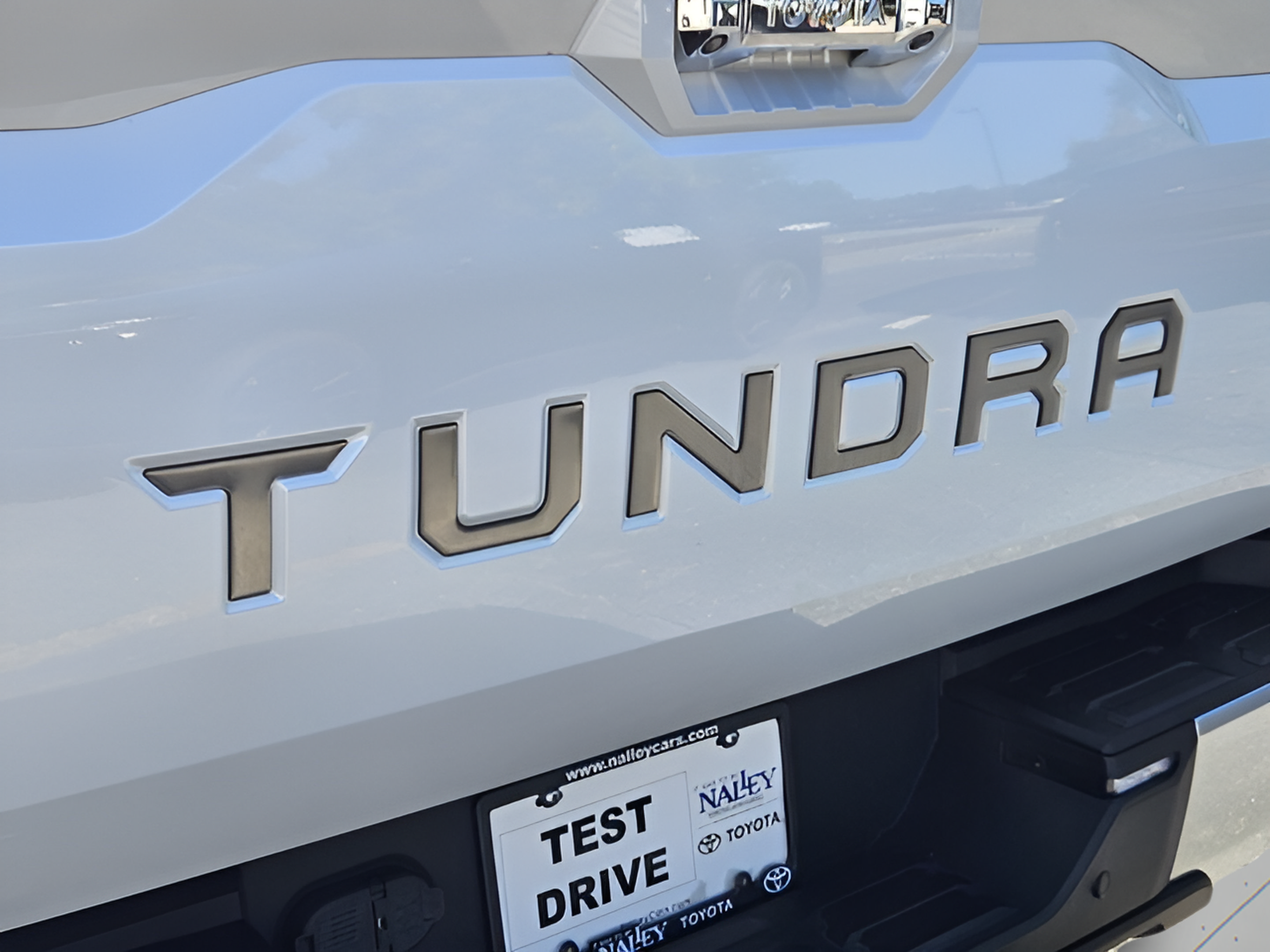 Used 2024 Toyota Tundra Capstone AWD/4WD image 32