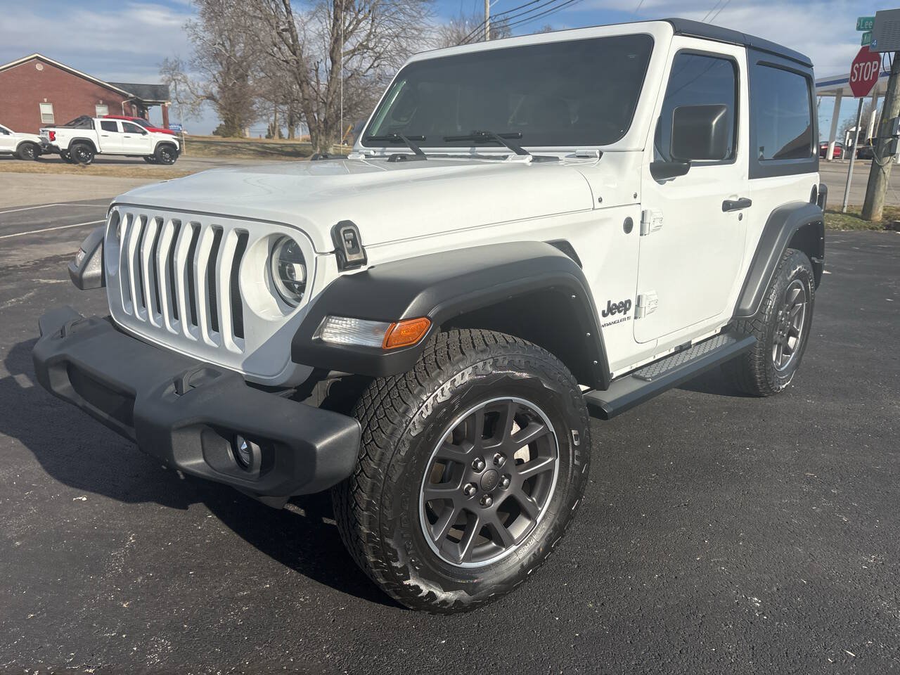 Used 2023 Jeep Wrangler Sport AWD/4WD image 4