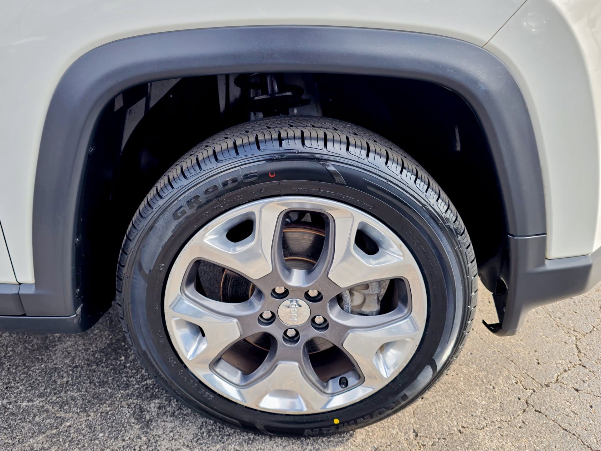 Used 2018 Jeep Compass Limited w/ Navigation Group image 12