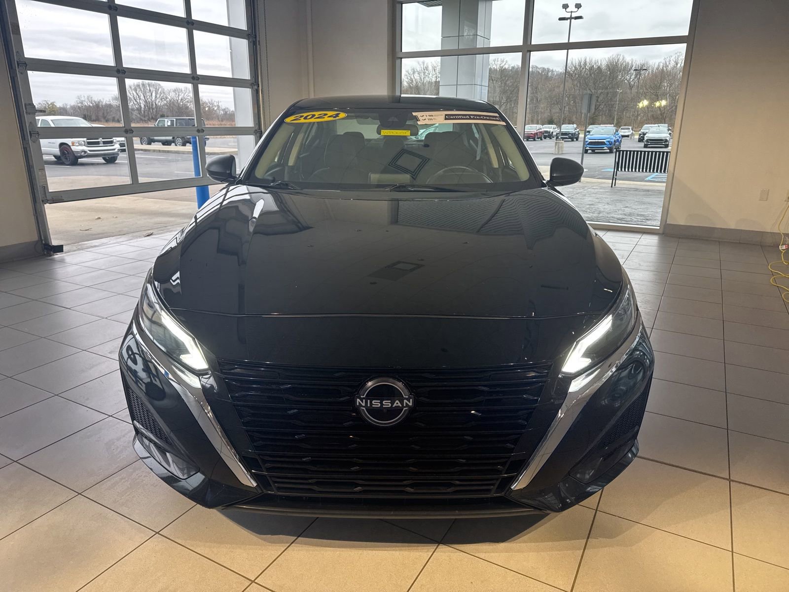 Used 2024 Nissan Altima 2.5 SV image 2