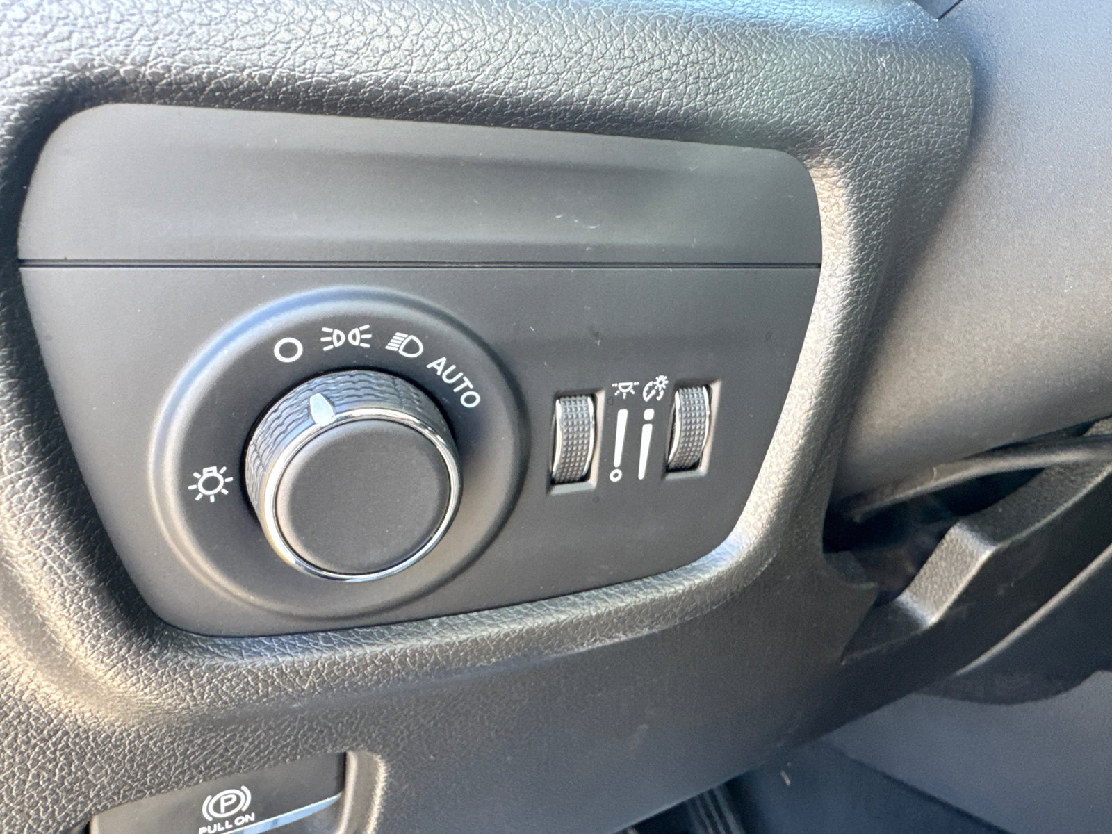 Used 2024 Jeep Grand Cherokee Laredo image 31