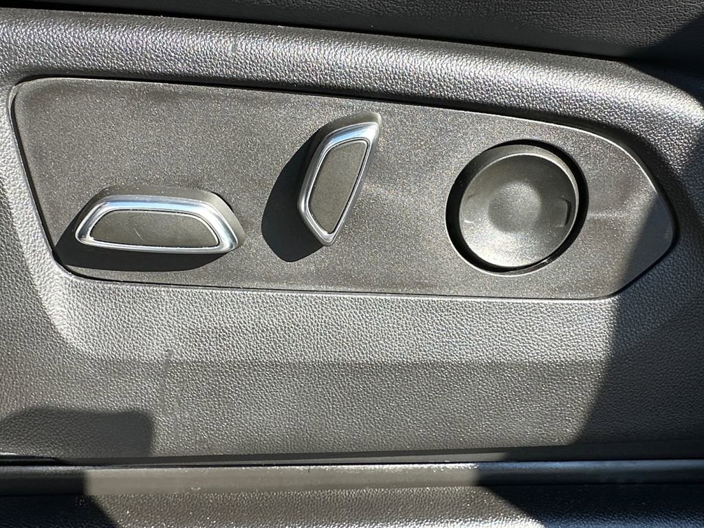 Used 2023 Cadillac Escalade Premium Luxury image 10