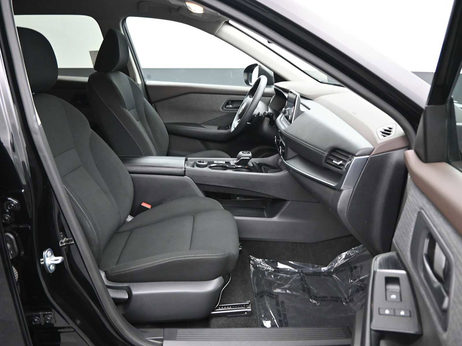 Used 2023 Nissan Rogue S image 11