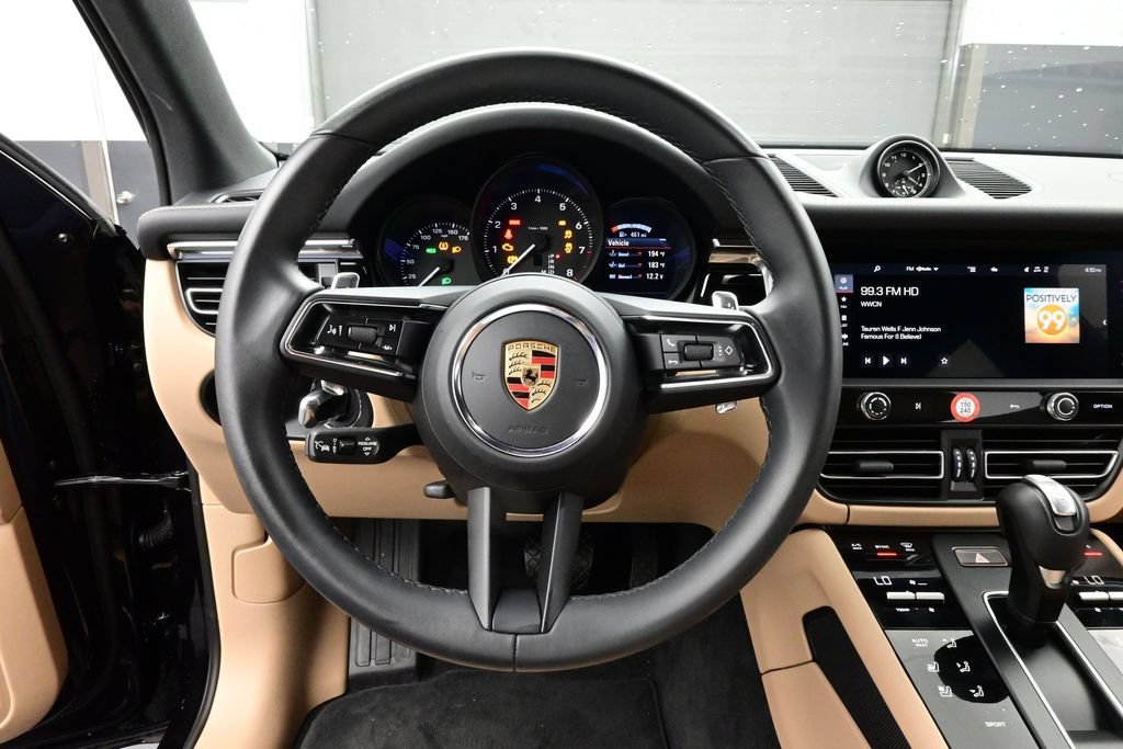Certified 2025 Porsche Macan AWD/4WD image 8