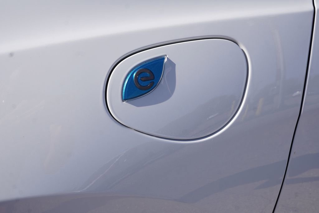 Certified 2024 Chrysler Pacifica Limited FWD image 14