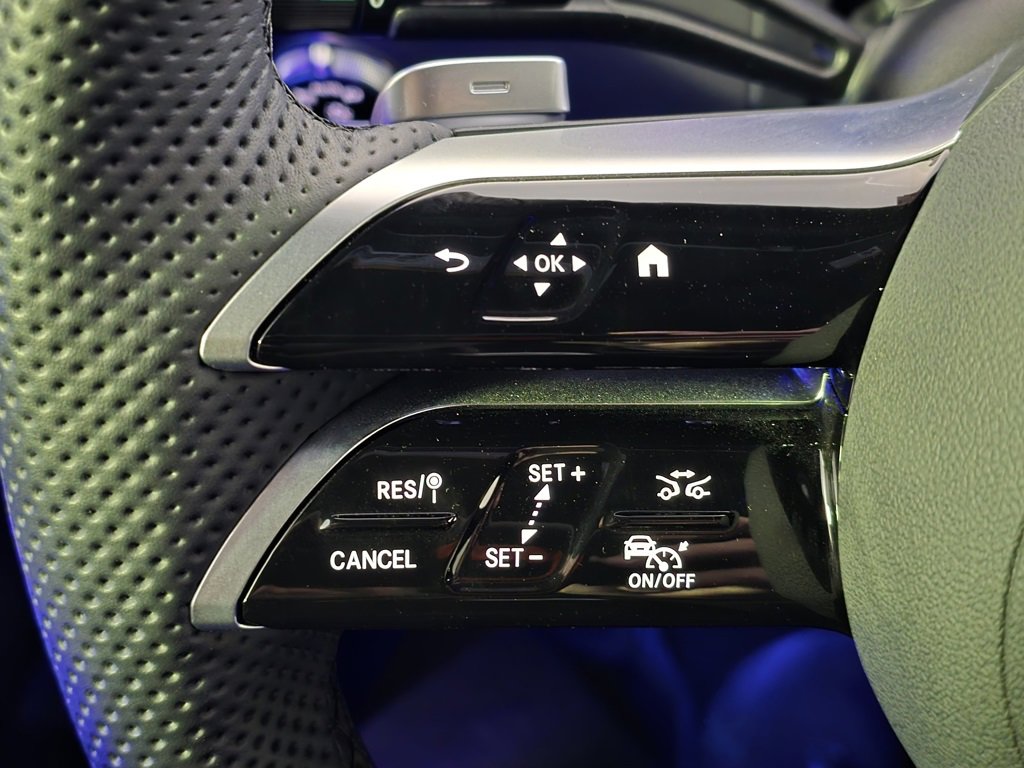 Used 2025 Mercedes-Benz GLC 300 4MATIC image 16