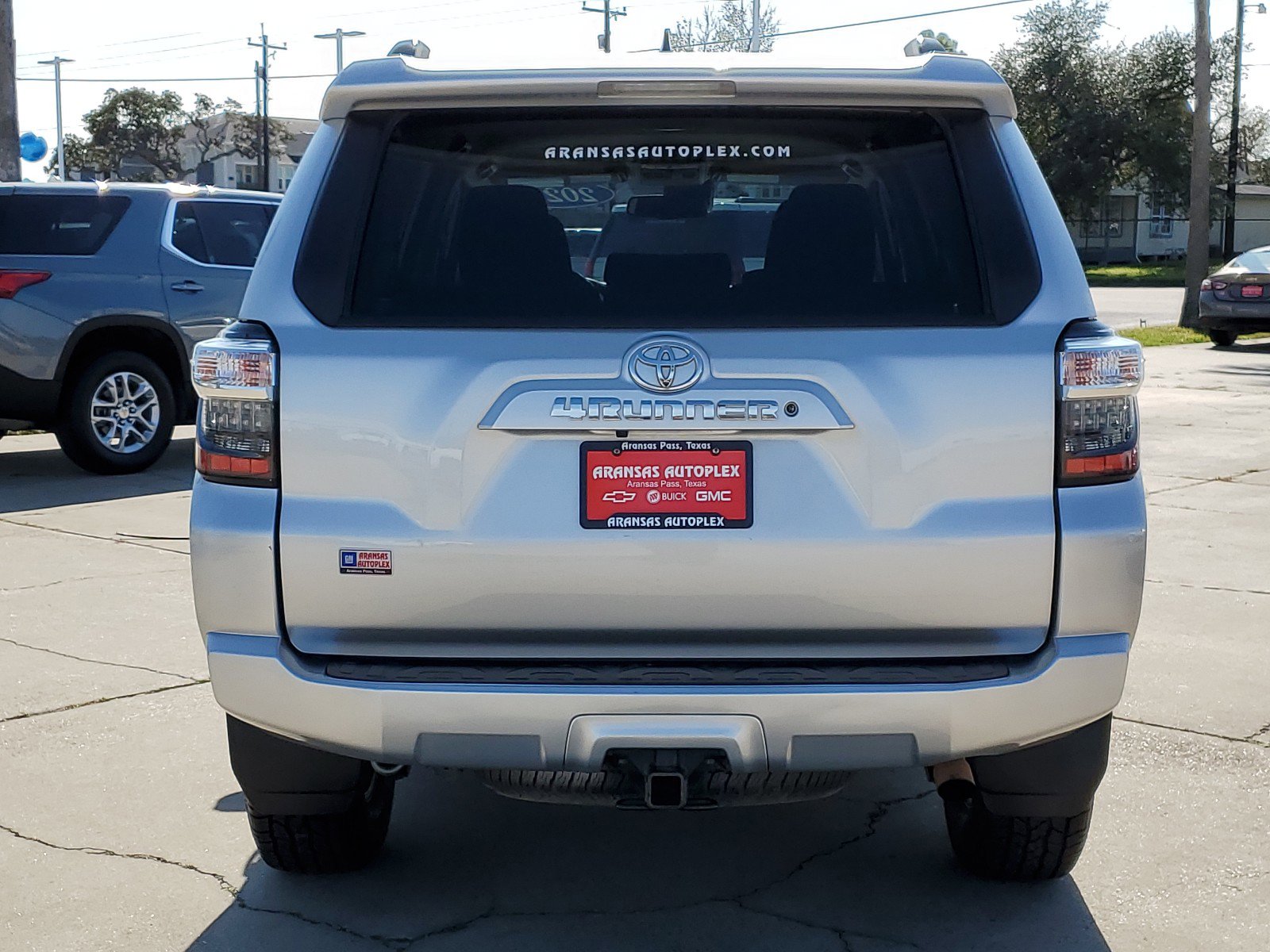 Used 2020 Toyota 4Runner SR5 AWD/4WD image 6