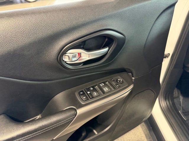 Used 2021 Jeep Cherokee Latitude FWD image 22