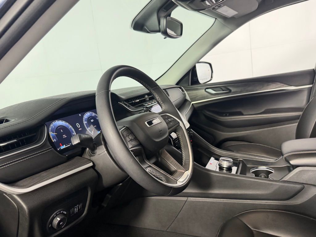 Used 2023 Jeep Grand Cherokee Limited RWD image 24