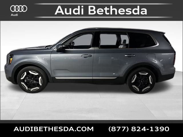 Used 2023 Kia Telluride EX w/ EX Captain's Chair Package image 4
