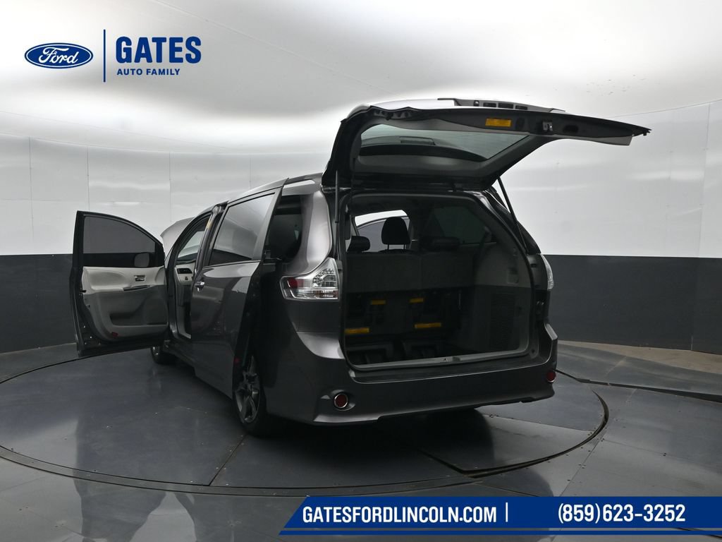 Used 2014 Toyota Sienna SE FWD image 54