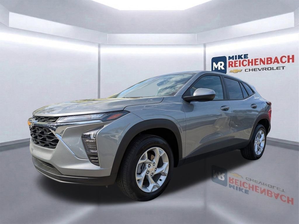 Used 2025 Chevrolet Trax LS w/ LS Convenience Package image 8
