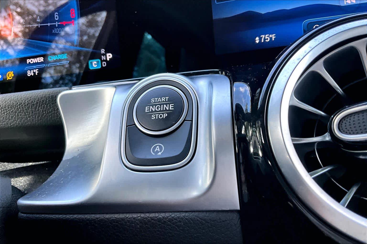 Used 2025 Mercedes-Benz GLB 35 AMG 4MATIC image 33