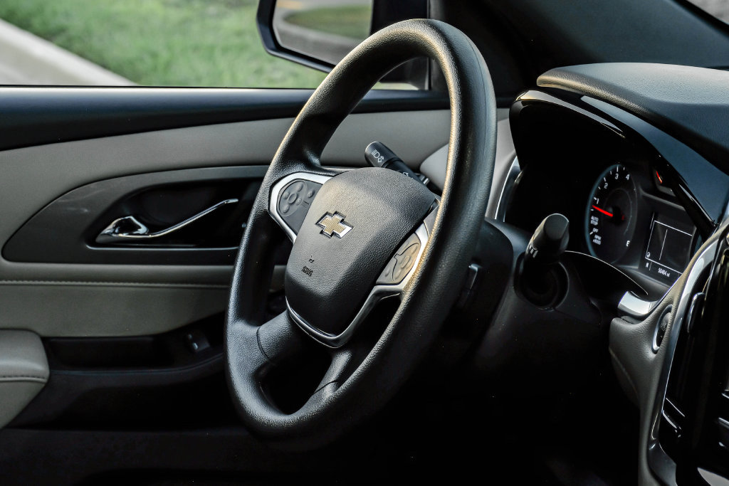 Used 2023 Chevrolet Traverse LS w/ Safety Package FWD image 18