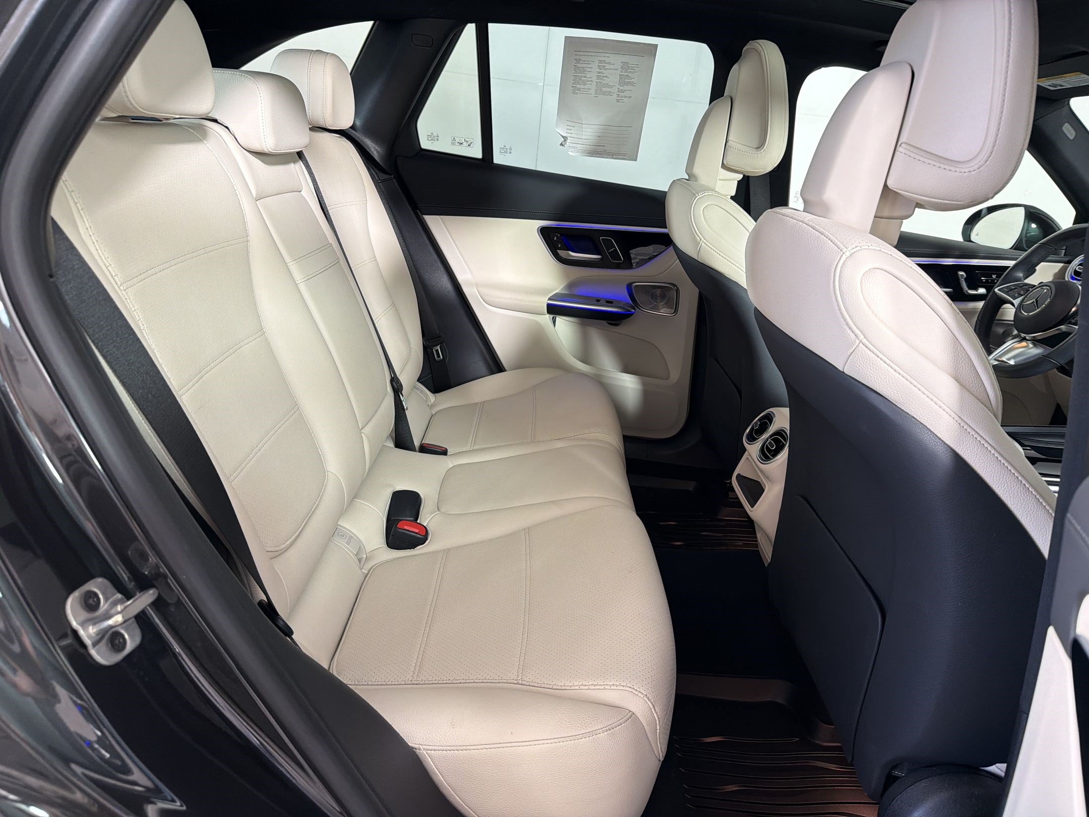 Certified 2025 Mercedes-Benz GLC 300 4MATIC image 31