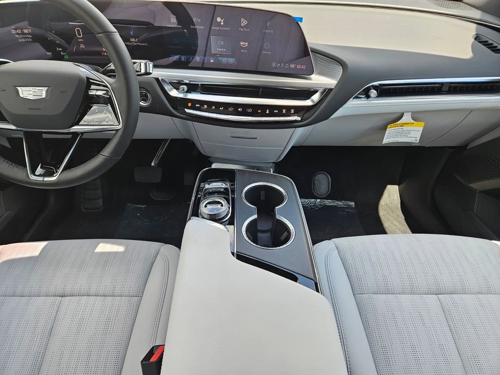 New 2025 Cadillac Lyriq Luxury w/ LPO, Floor Liner Package image 14