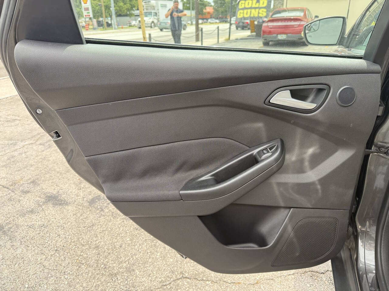 Used 2015 Ford Focus Titanium FWD image 19