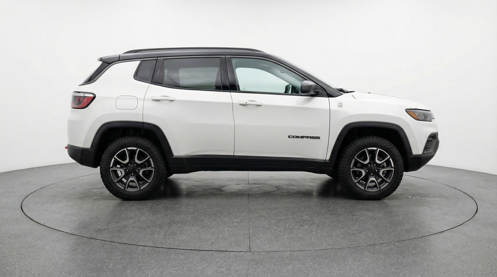 Used 2025 Jeep Compass Trailhawk AWD/4WD image 11