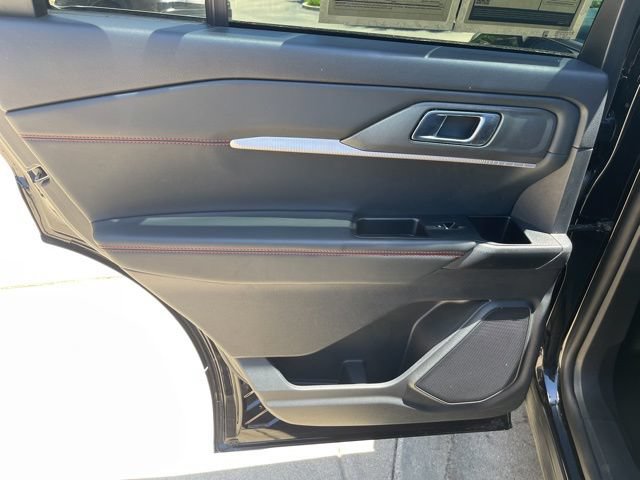 Used 2025 Ford Explorer ST-Line w/ ST-Line Street Pack AWD/4WD image 31