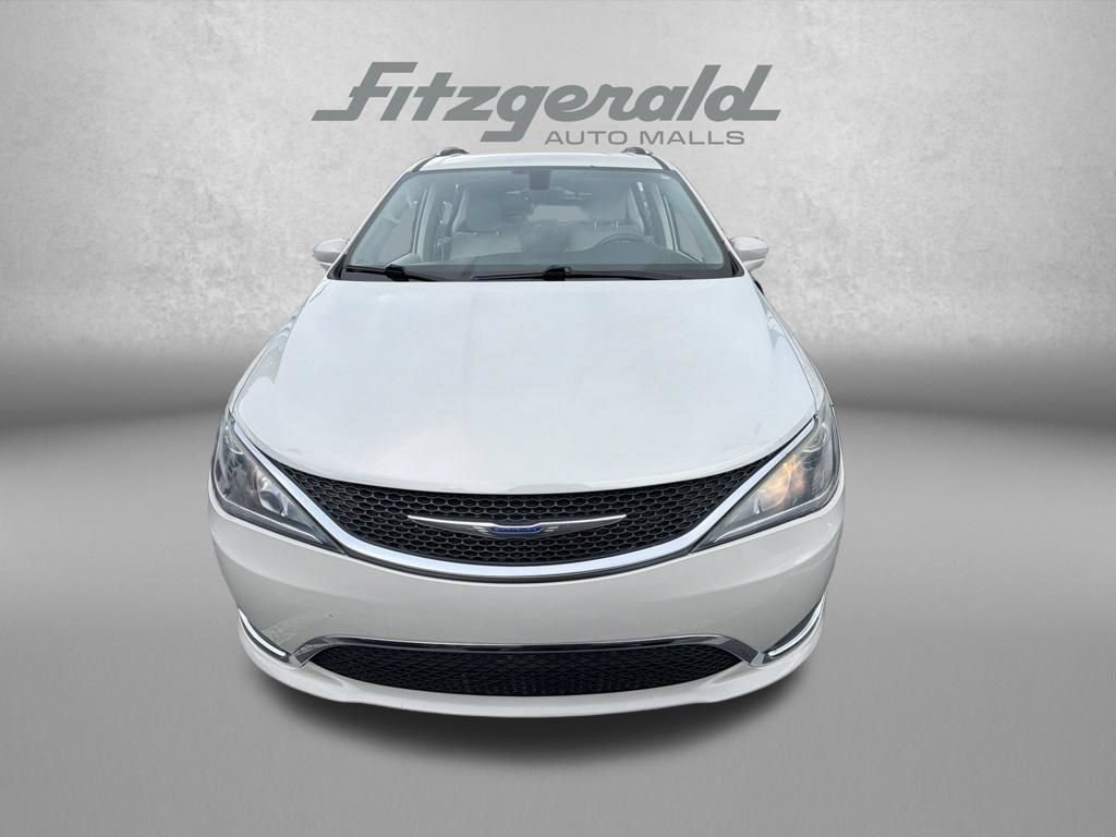 Used 2019 Chrysler Pacifica Touring-L FWD image 2
