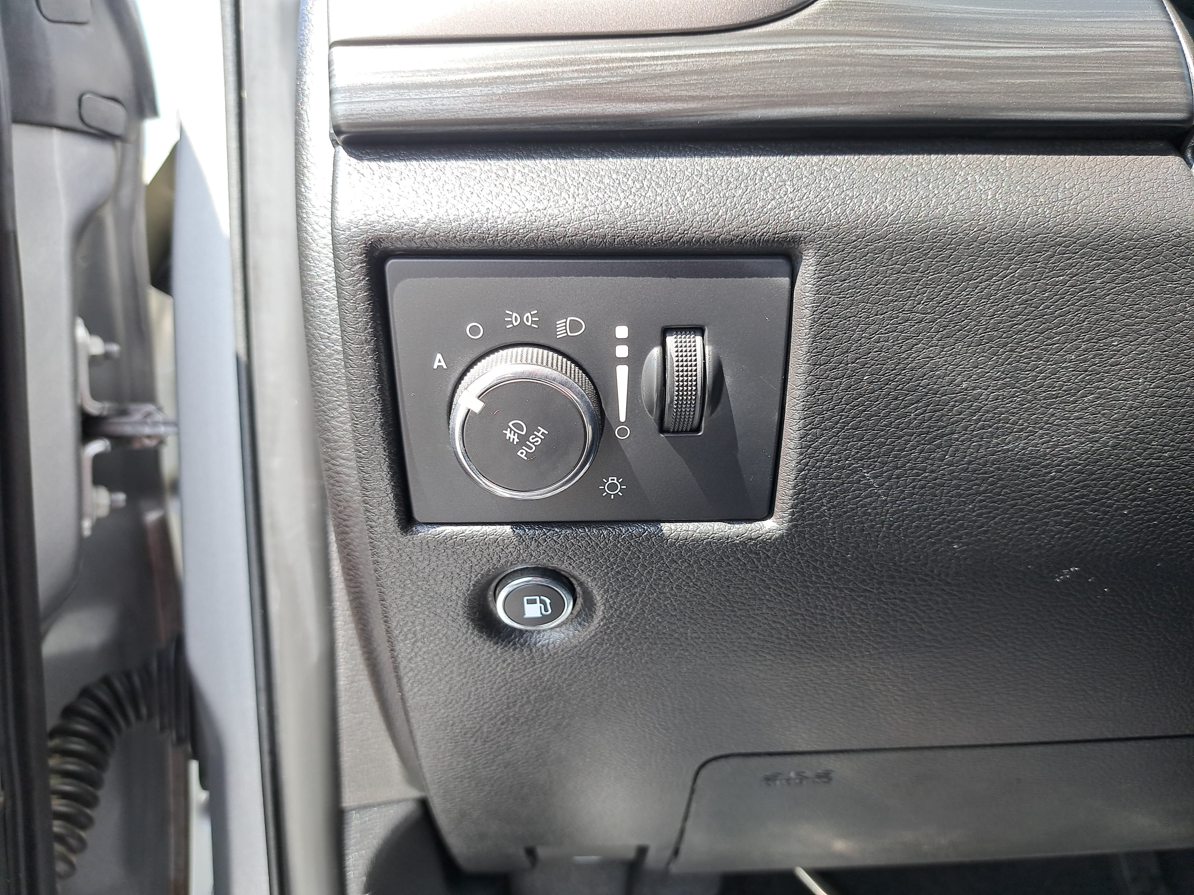 Used 2021 Jeep Grand Cherokee Laredo RWD image 25
