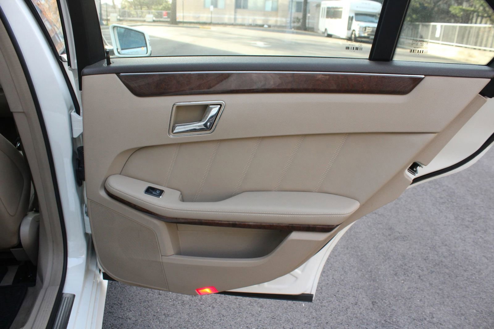 Used 2011 Mercedes-Benz E 350 4MATIC Sedan image 19