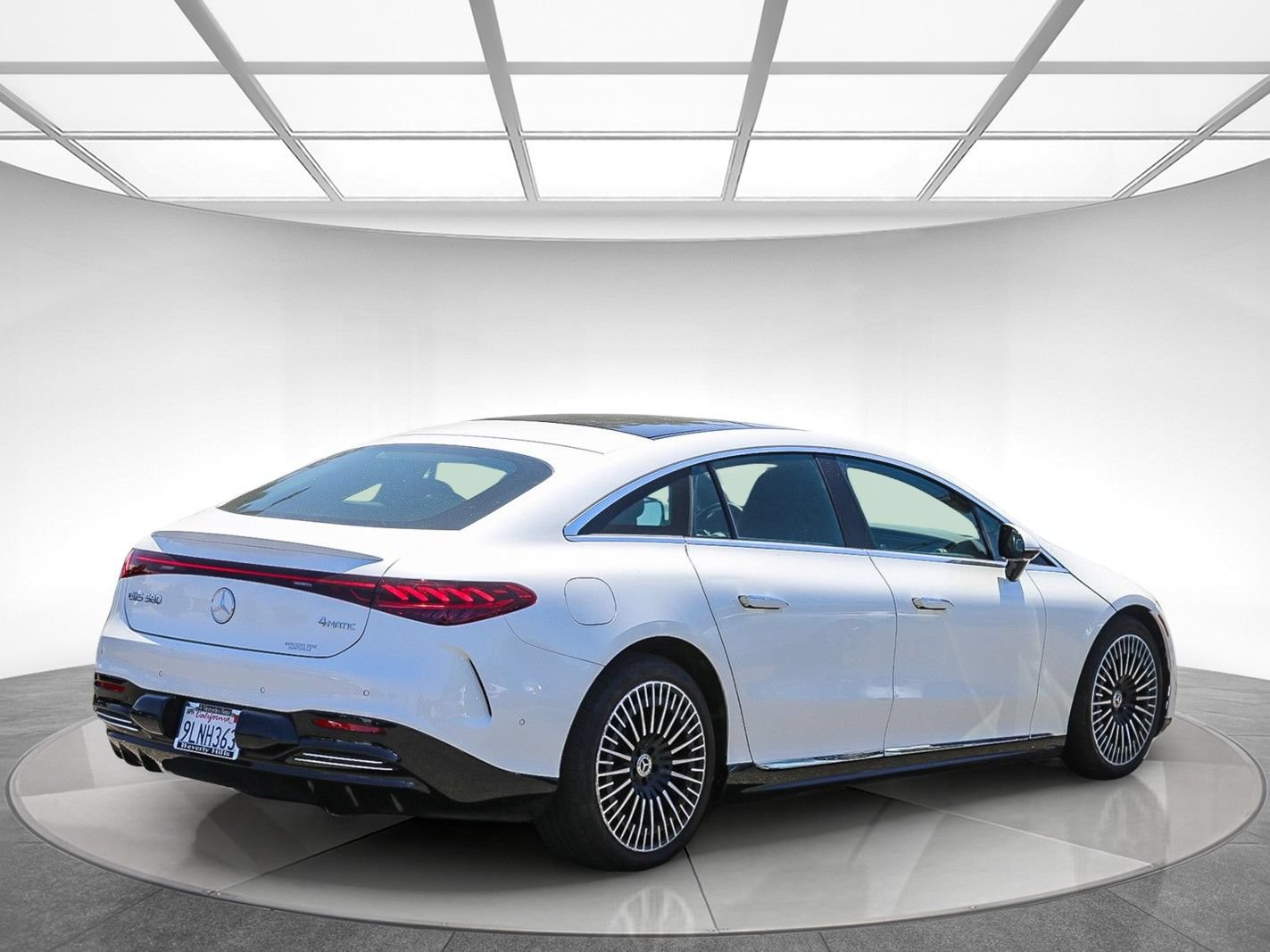 Used 2023 Mercedes-Benz EQS 580 4MATIC Sedan image 3