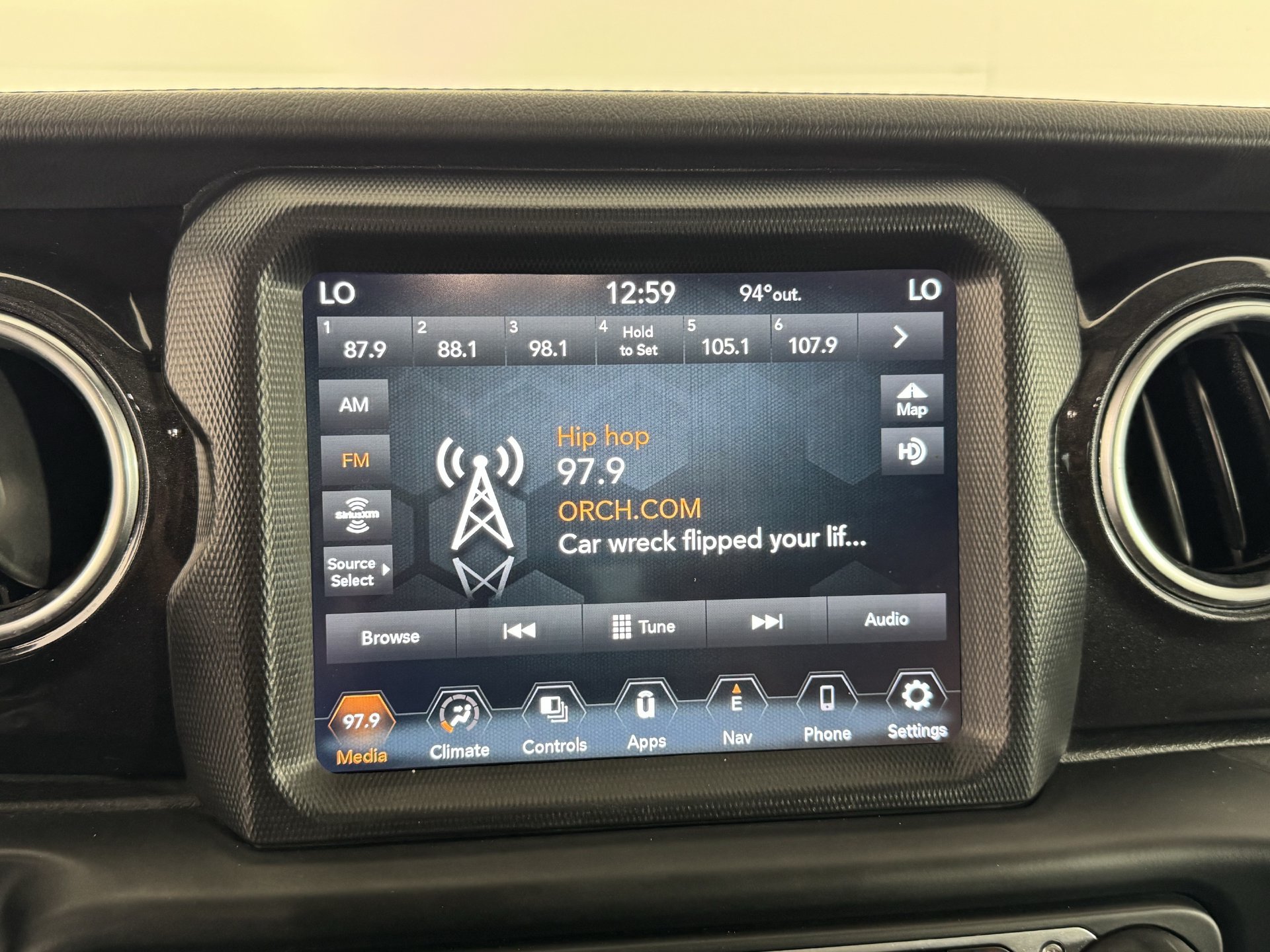 Used 2020 Jeep Wrangler Unlimited Sahara AWD/4WD image 23