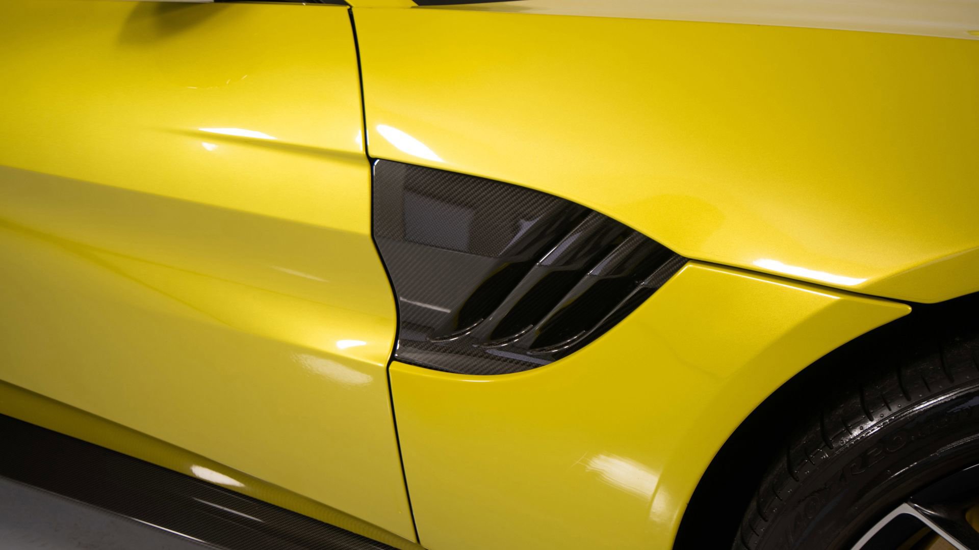 Used 2021 Aston Martin V8 Vantage Roadster image 33