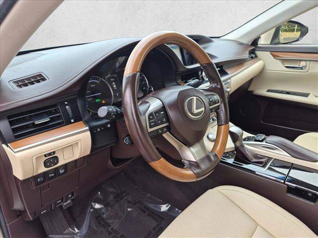 Used 2018 Lexus ES 300h w/ Navigation Package FWD image 10