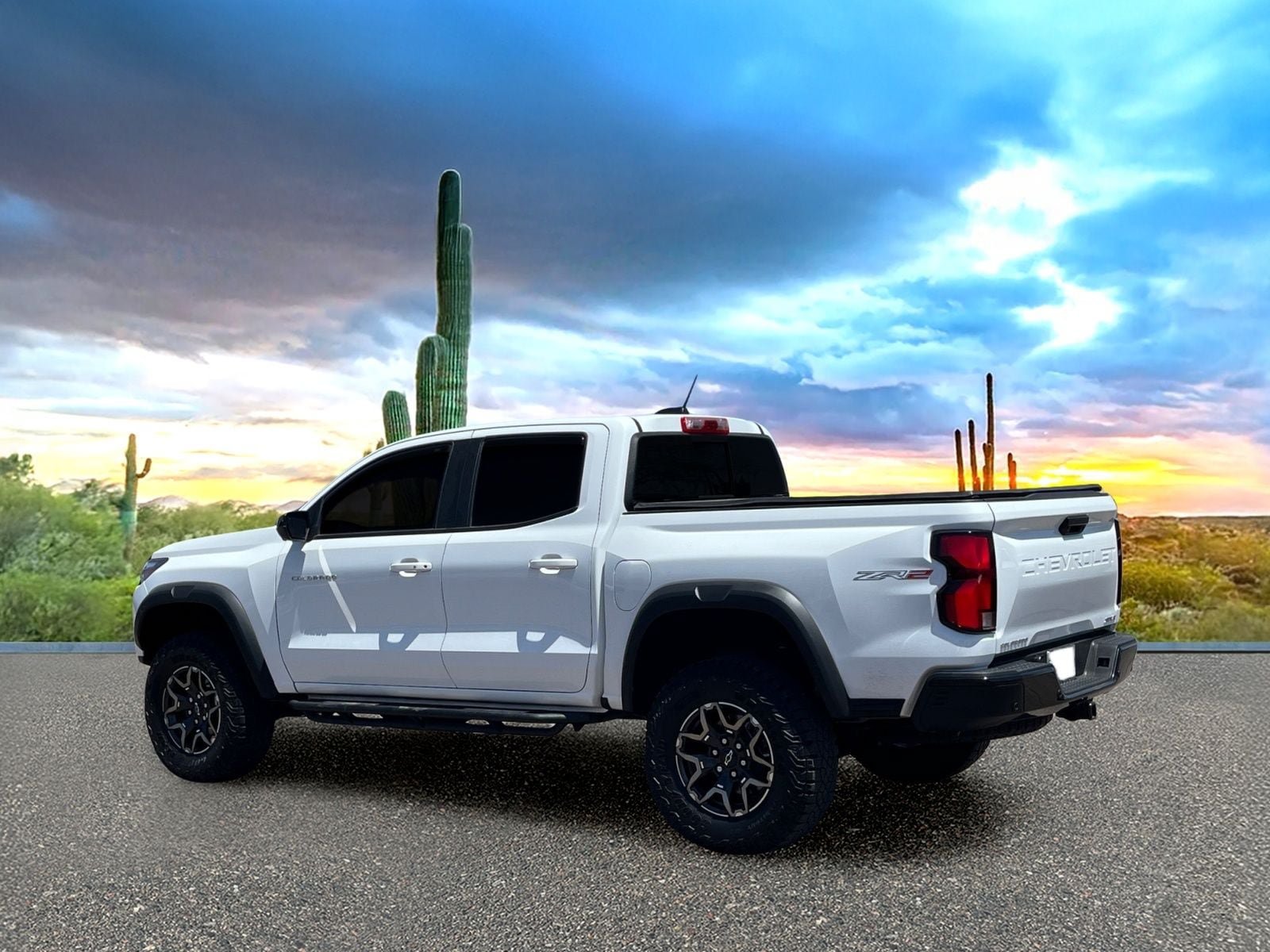 Used 2024 Chevrolet Colorado ZR2 w/ Technology Package AWD/4WD image 4