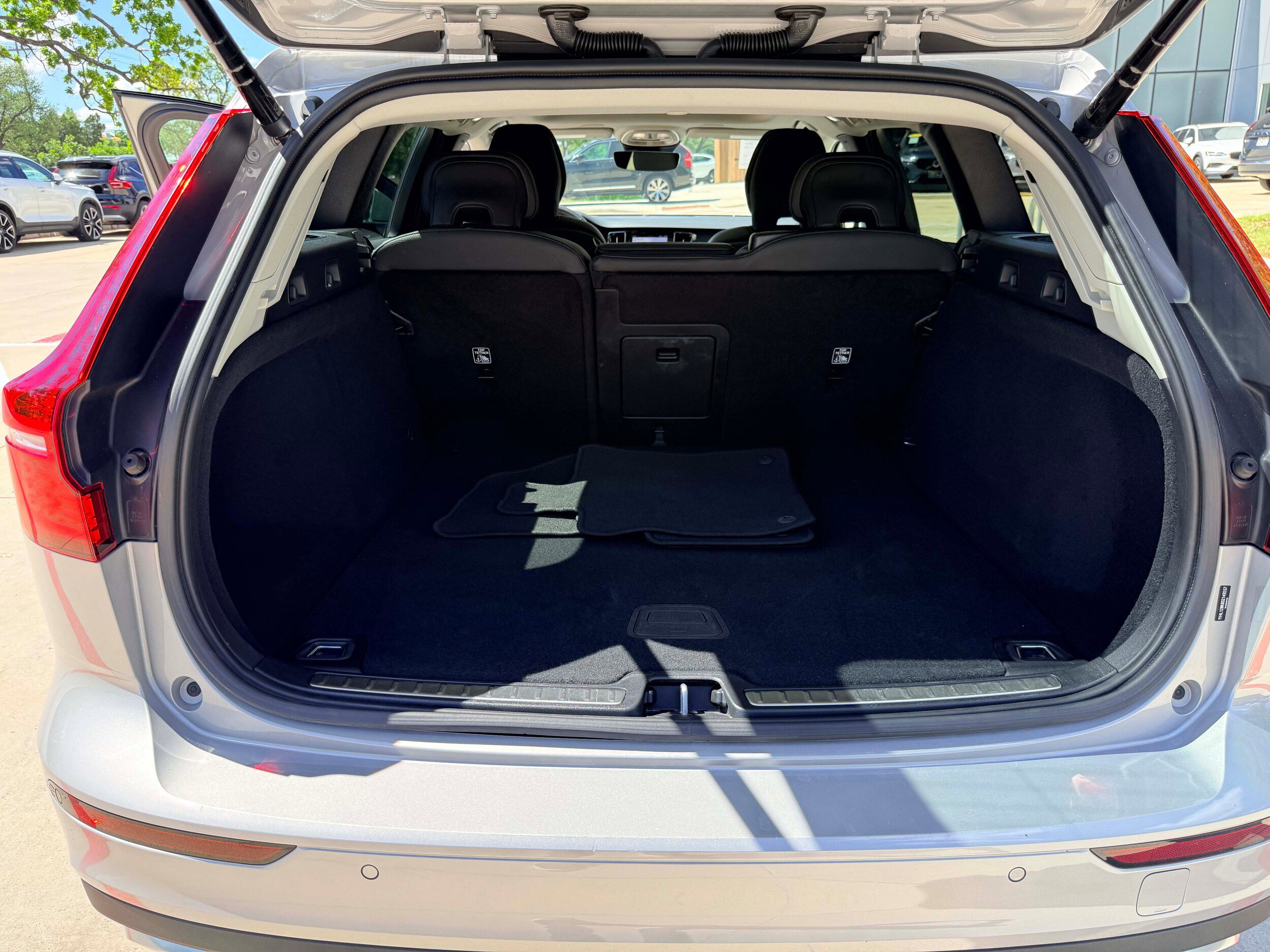 Certified 2025 Volvo V60 B5 Cross Country Plus AWD/4WD image 27