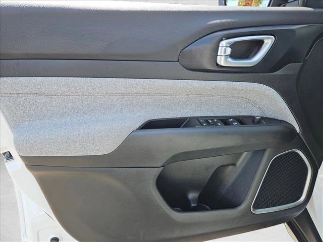 Used 2022 Jeep Compass Latitude image 10