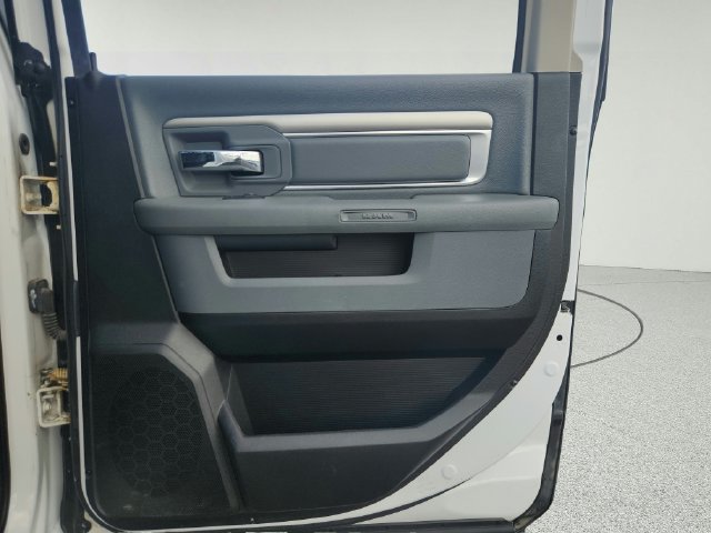 Used 2019 RAM 1500 Classic SLT AWD/4WD image 23