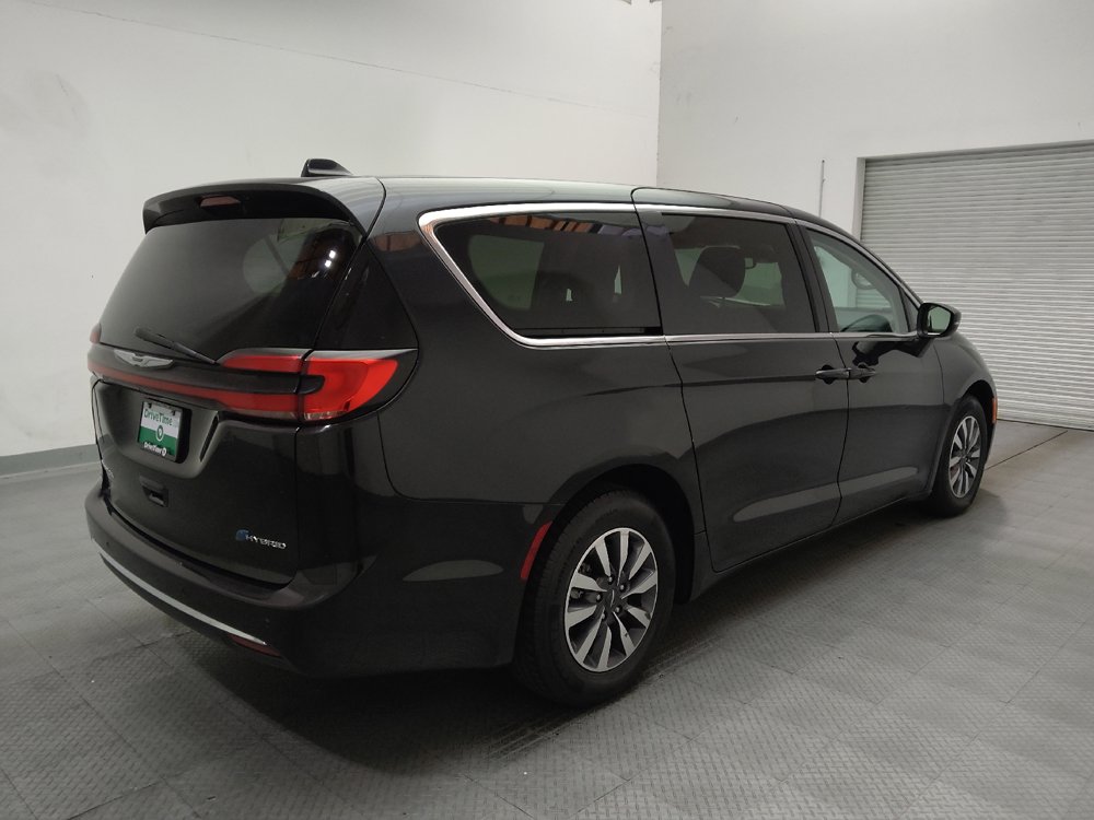 Used 2023 Chrysler Pacifica Touring-L FWD image 9