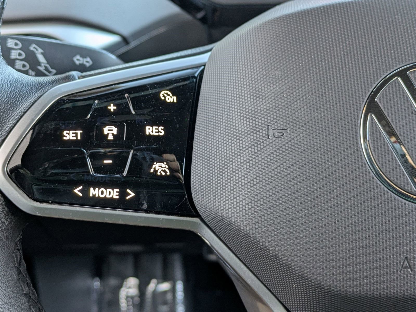 Used 2023 Volkswagen ID.4 Pro image 10