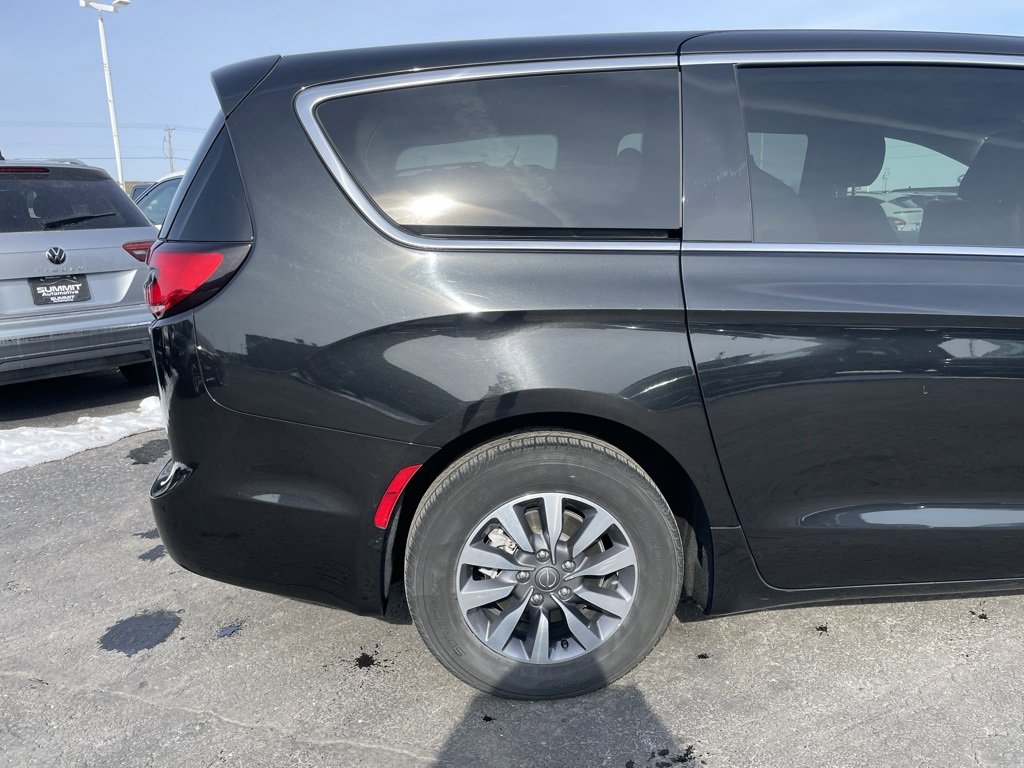 Used 2024 Chrysler Pacifica Select image 30