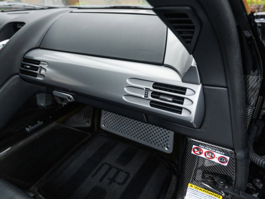 Used 2004 Porsche Carrera GT image 13