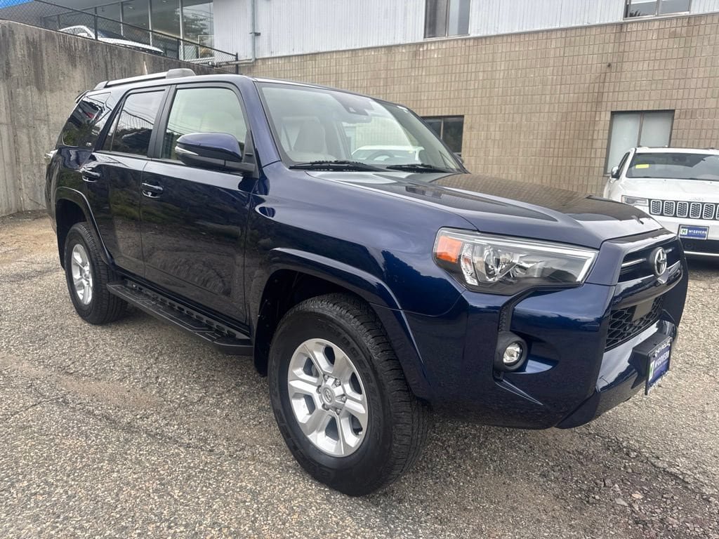 Used 2021 Toyota 4Runner SR5 Premium w/ Moonroof Package AWD/4WD image 9