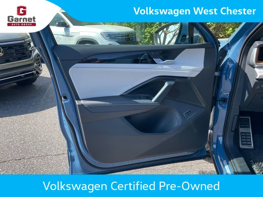 Certified 2025 Volkswagen Tiguan SEL R-Line AWD/4WD image 11