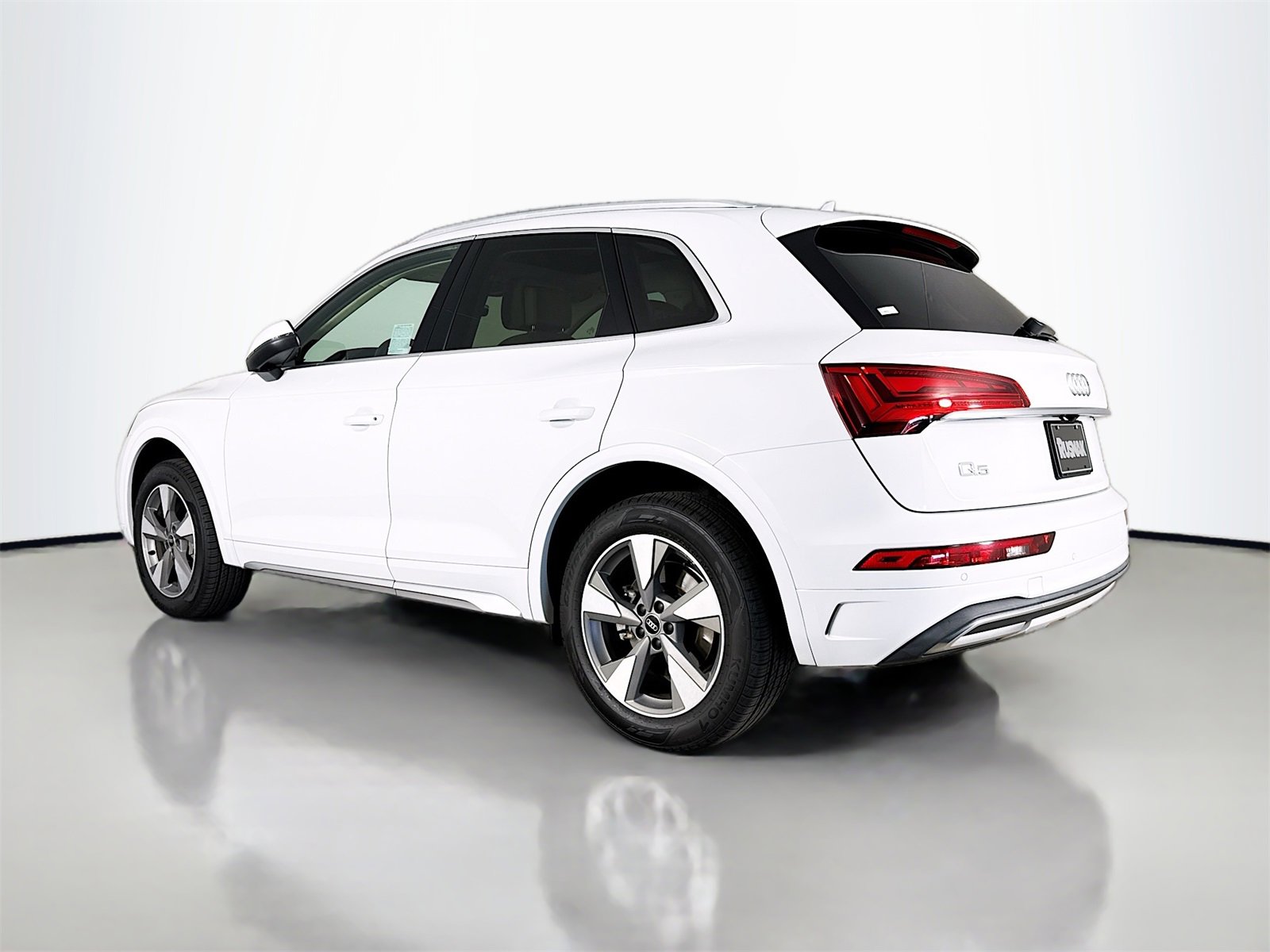 Used 2023 Audi Q5 2.0T Premium w/ Convenience Package image 5